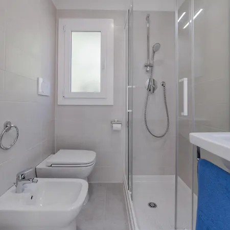 2 Bedroom Gorgeous In * Deiva Marina