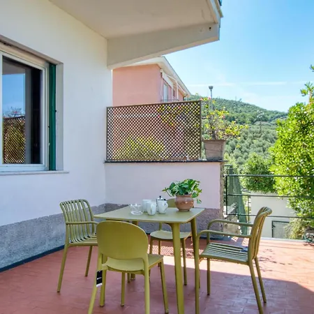 2 Bedroom Gorgeous In Lavagna